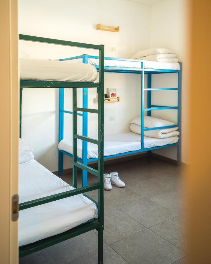 Florentine Backpackers Hostel - Ages 18-55 Tel Aviv Bagian luar foto